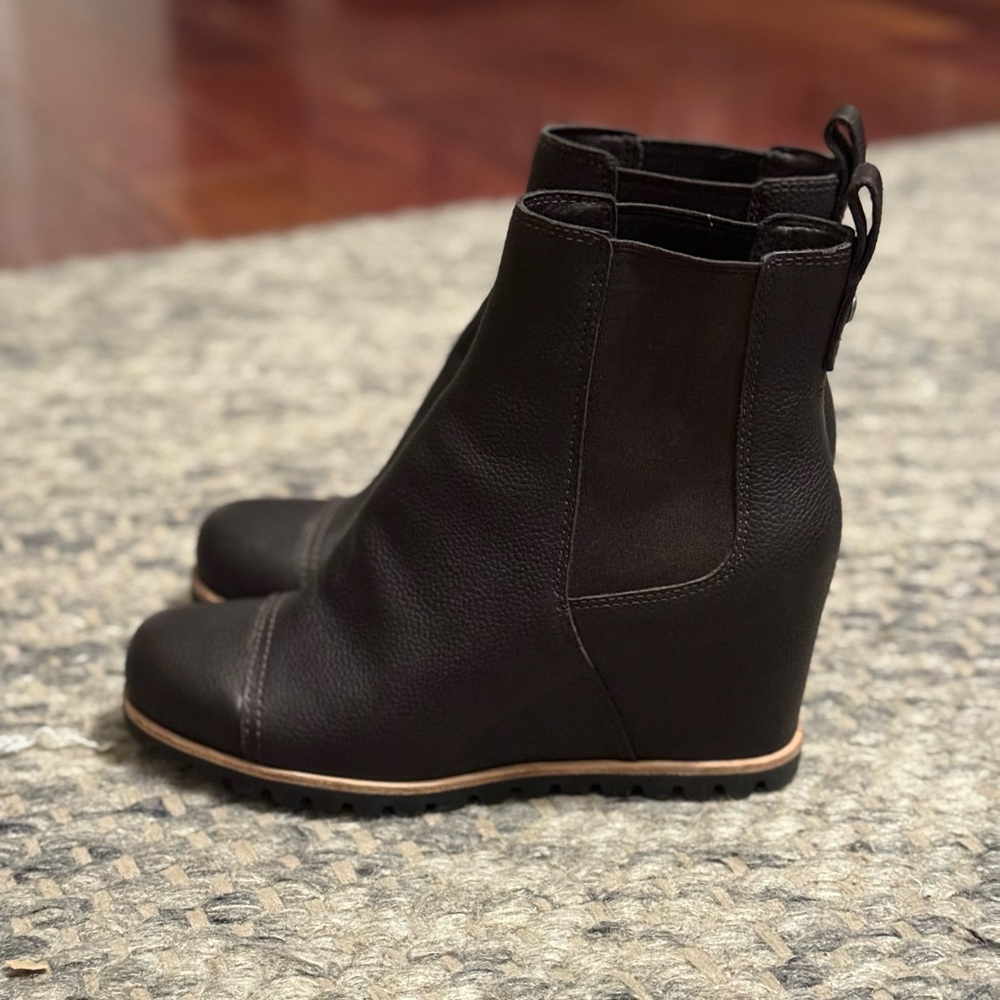 UGG Leather Pax Stout Waterproof Wedge Chelsea Brown Boots 1018887